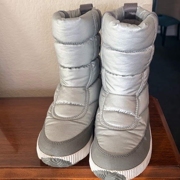 Sorel Out N About Puffy Mid Boots, Silver Snow Boot Women’s Size 8.5 - Picture 8 of 13